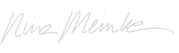 Unterschrift von Nina Meinke in eleganter, geschwungener Schrift auf einem hellen Hintergrund.